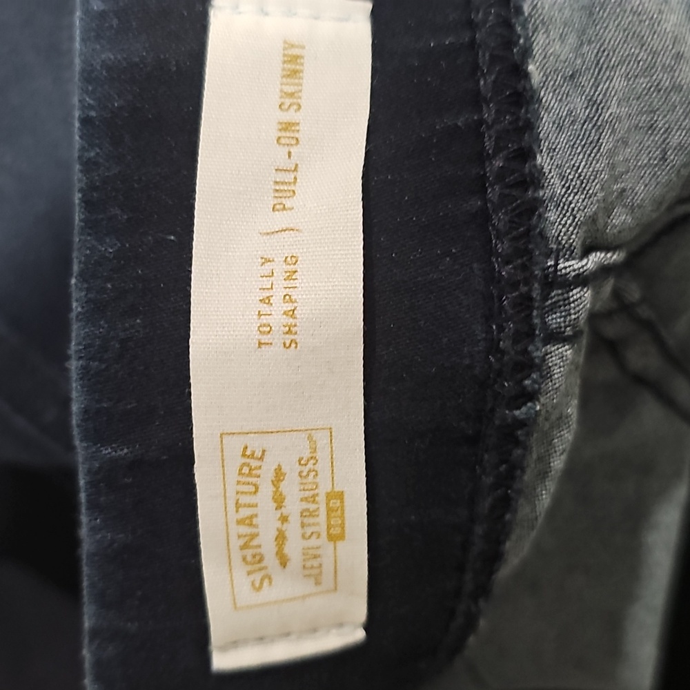 Signature by Levi Strauss Women's Deep Blue Straight Leg Jeans - Picture 4 of 10